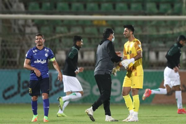 مثلث دردسرساز استقلال رشید مظاهری شاگرد اول بیانضباطها