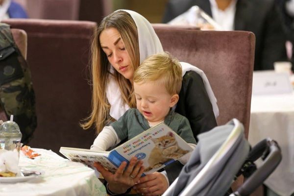 خانواده شلوغ و صمیمی گلر اتریشی سپاهان عکس