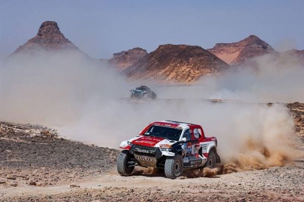 رالی داکار یکهتازی تویوتا در وادی الدواسر