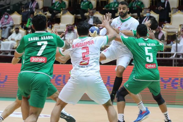 آتشبازی در خاک عربستان هندبال ایران با عبور از میزبان صدرنشین شد