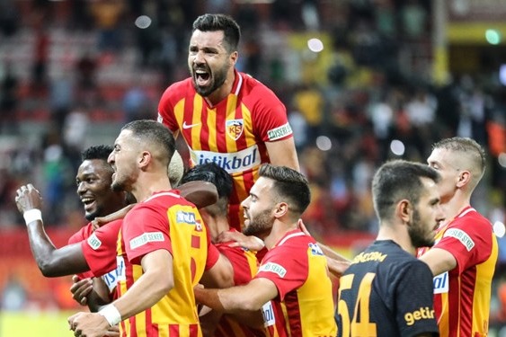 صعود شگفتانگیز یاران حسینی مقابل فنرباغچه