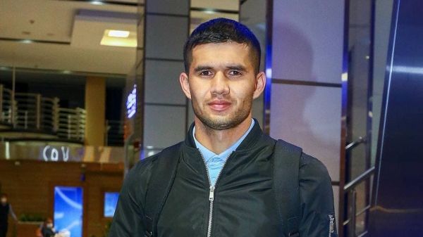 رسمی؛ عزیزبک آمانوف به استقلال پیوست عکس