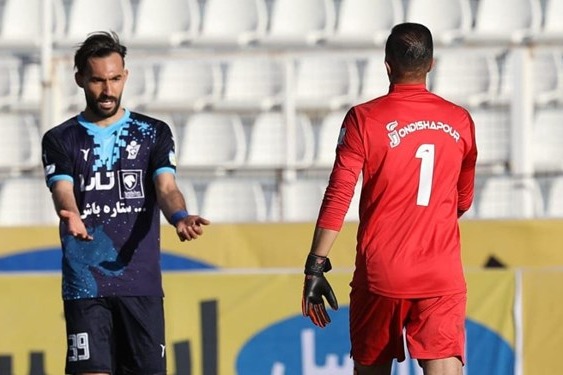 توضیح مهاجم پیکان درمورد حرکت جوانمردانهاش مقابل فجرسپاسی و دلیل نبردن بازیهای خانگی