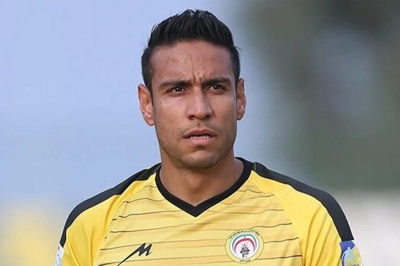  زنده‌روح  ببخشید اگر سالم از زمین حافظیه خارج می‌شویم  برای سربازهای استقلال از صمیم قلب ناراحتم