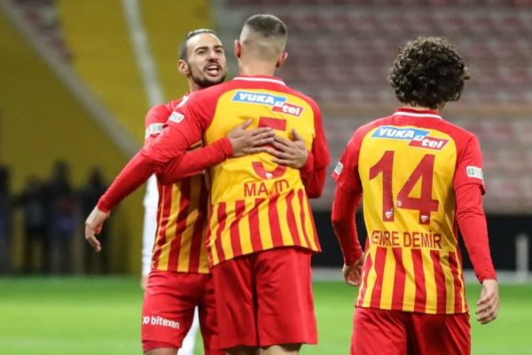 مجید حسینی در ترکیب کایسریاسپور مقابل بشیکتاش