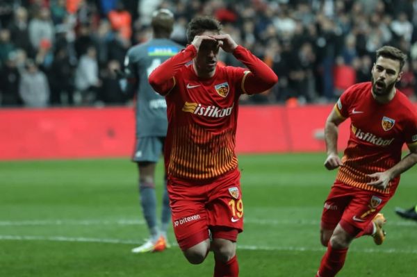  اتفاق تلخ برای حسینی در شب صعود