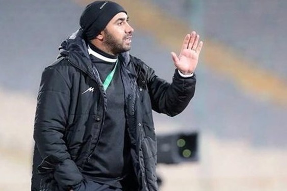 معدنچی با دامن زدن به گذشته از مسیرمان دورتر میشویم اگر فجر در لیگ برتر نماند مربیگری را کنار میگذارم
