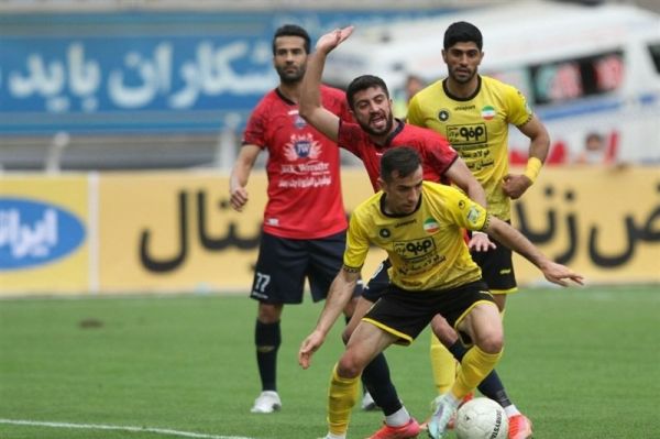  کریم‌زاده  استقلال با ۲ گل برنده دربی می‌شود  بازی با سپاهان روز خوب نساجی نبود