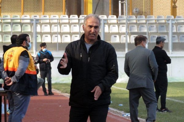 تاجدار من را اخراج کرد تا فشار را کم کند