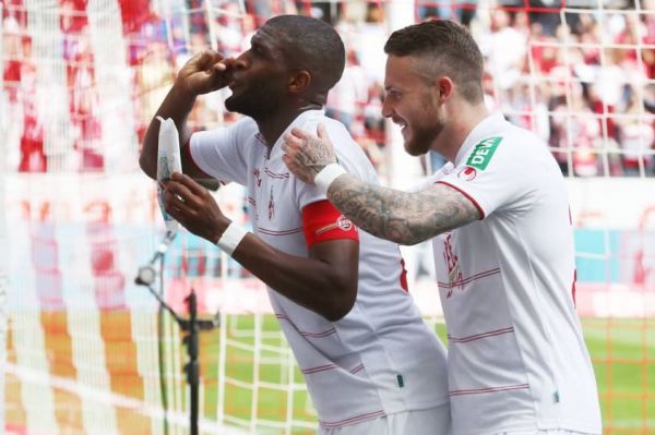  شادی گل عجیب بازیکن کلن با توزیع قهوه   کمیته انضباطی ورود می‌کند