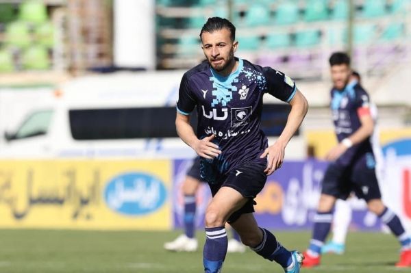 واکنش هافبک پیکان به حاشیههای لایی انداختن به شهریار مغانلو