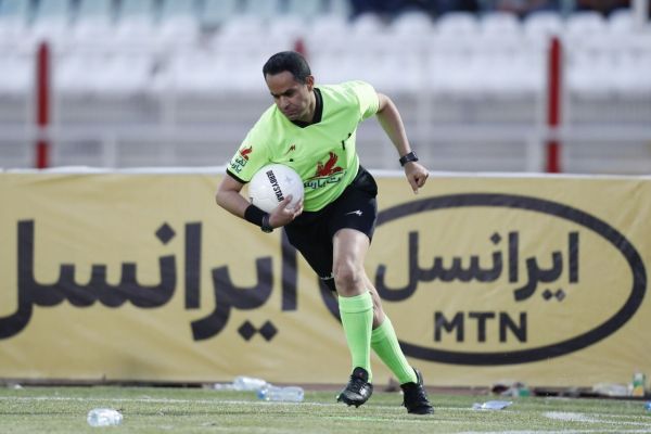 اصفهانیان در ورزشگاه یادگار امام تبریز برخی به فوتبال کاری نداشتند