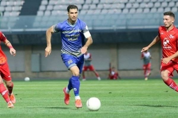 هافبک گلگهر قرارداد خود را با این باشگاه تمدید کرد