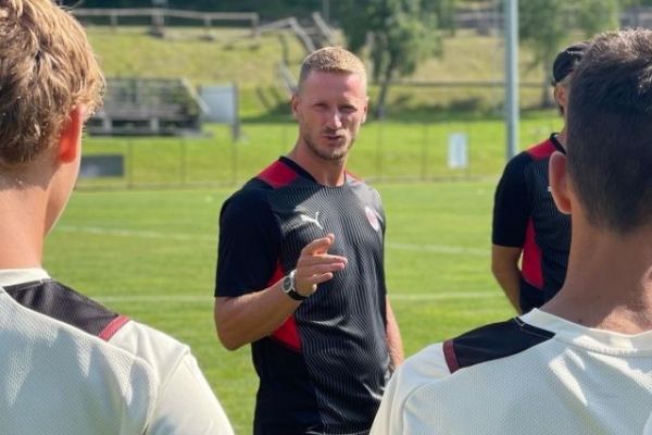 مدافع سابق ایتالیا و میلان به عنوان مربی یکی از تیمهای روسونری انتخاب شد