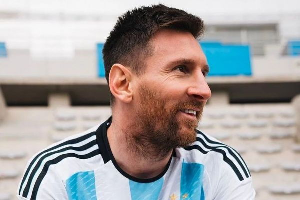 رونمایی رسمی از لباس مسی و یارانش در جام جهانی قطر عکس