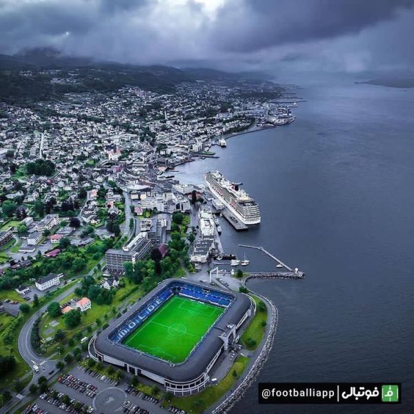  نمایی زیبا از ورزشگاه مولده نروژ که ظرفیتش به ۱۱۲۴۹ نفر می‌رسد