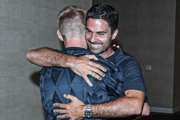 آرتتا و در آغوش گرفتن ستارهای که از منچسترسیتی خرید عکس