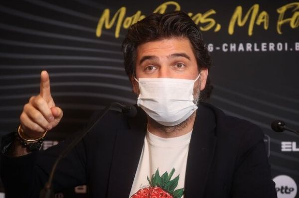  هواداران شارلوا و شعار علیه رییس ایرانی باشگاه