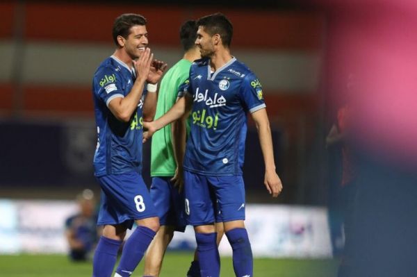  هنوز وضعیت هافبک ازبک استقلال مبهم است