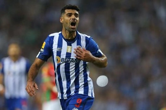 طارمی بهترین بازیکن ماه پورتو شد عکس