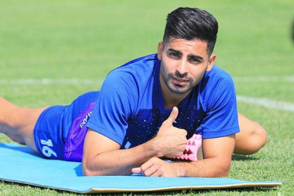  بردیف  مدافع بازی‌ساز  بله ما پوریا را داریم