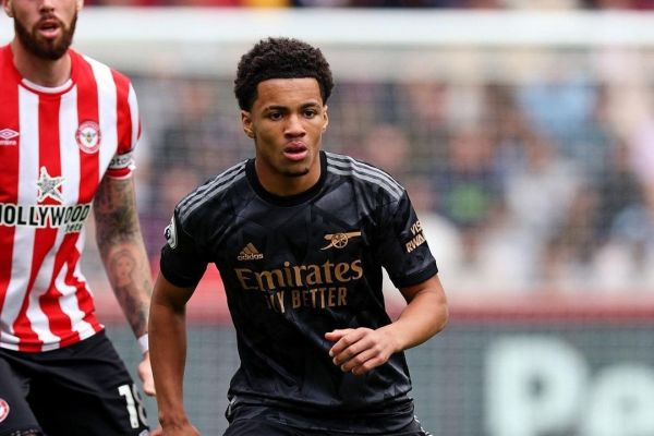 عکس؛ بازیکنی که تبدیل به جوانترین بازیکن تاریخ لیگ برتر انگلیس شد