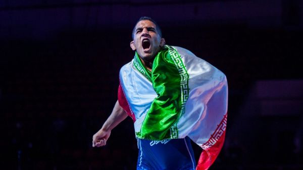  کولاک رحمان بی‌رحم مقابل کشتی‌گیر آمریکایی  عموزاد قهرمان جهان شد