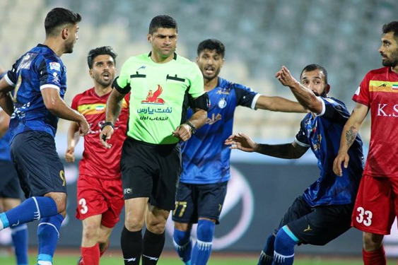  داور بازی با فولاد شاکی شد