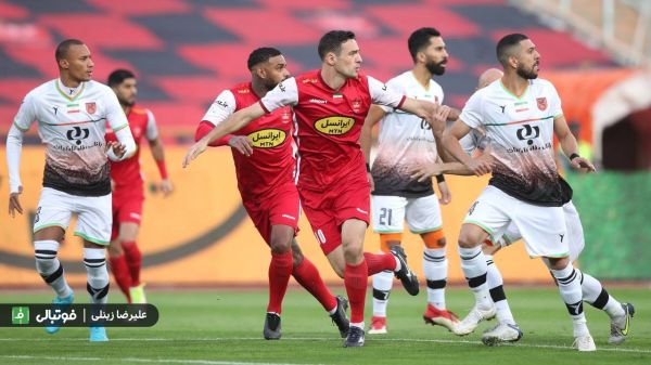 پرسپولیس یک - مس رفسنجان صفر پرسپولیس با چنگ و دندان، سه امتیاز گرفت، لوکادیا قرمزها را به صدر برگرداند