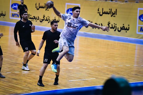 تداوم رقابت شانه به شانه سپاهان و شاملی در صدر جدول