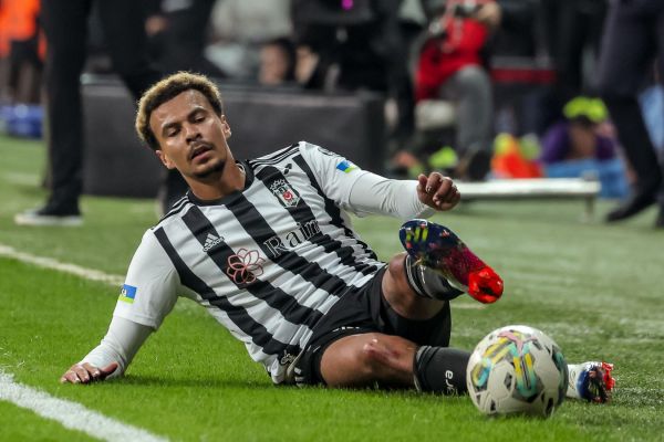  مهاجم سابق تیم ملی انگلیس در سقوط آزاد