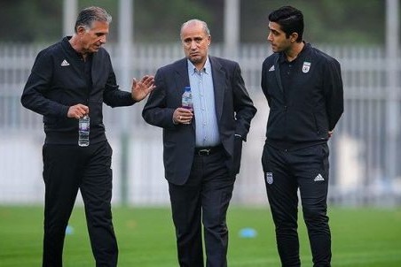  جلسه کی‌‌روش با تاج پیش از خروج از ایران