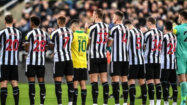 عکس؛ ستاره برزیلی نیوکاسل و پوشیدن پیراهن پله هنگام یک دقیقه سکوت