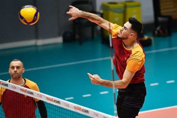  لیگ والیبال ترکیه  پیروزی گالاتاسرای با امتیازهای شریفی و ادگار