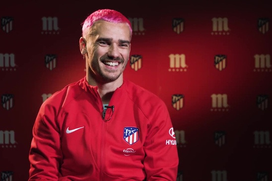 توضیح گریزمان در مورد رنگ موی صورتیاش