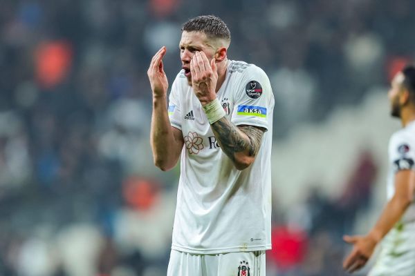  خشم بشیکتاش از پیشنهاد منچستریونایتد به مهاجم هلندی