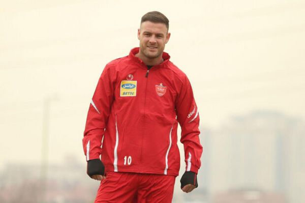 شوخی بازیکنان پرسپولیس در تمرینات با یک قاچاقچی بین المللی همبازی بودیم