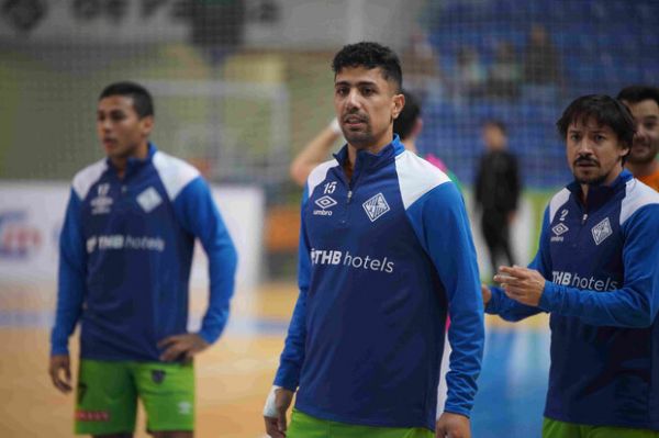  حسین طیبی در انتظار ویزا برای سفر به اسپانیا