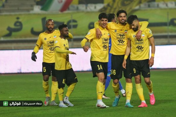  ۱۰ نکته از نقش جهان  بازگشت سپاهان به کورس به لطف استقلال از هم پاشیده