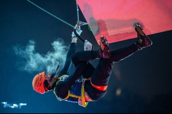  کسب مدال نقره جهانی توسط یخ‌نورد ایرانی