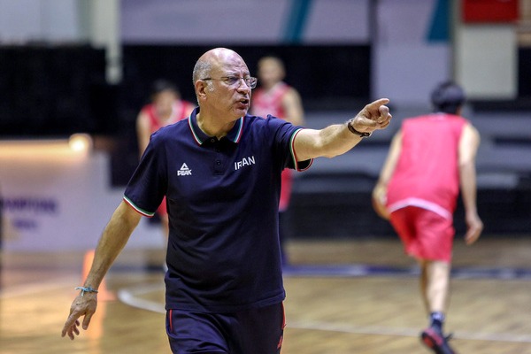 بازگشت سعید ارمغانی به تهران سرمربی تیم ملی بسکتبال نظارهگر بازیهای لیگ و غربآسیا