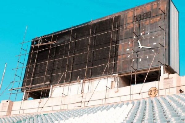 وضعیت عجیب اسکوربرد زنگ زده ورزشگاه آزادی