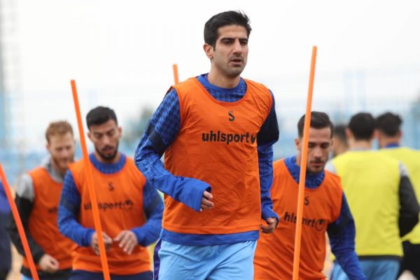 اولین حضور حسینی در تمرین گل گهر