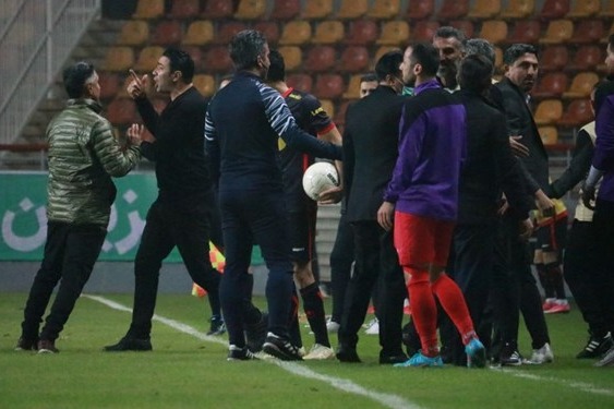  ورود کمیته انضباطی به اتفاقات بازی فولاد و پرسپولیس