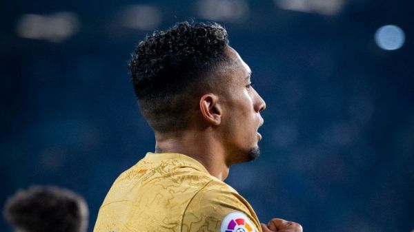  برد بارسلونا با گلزنی لواندوفسکی در شب گل به خودی مدافع فرانسوی