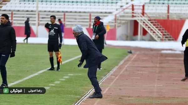  بی‌قراری خمز در کنار زمین، کپی برابر اصل اولیویرا   عکس