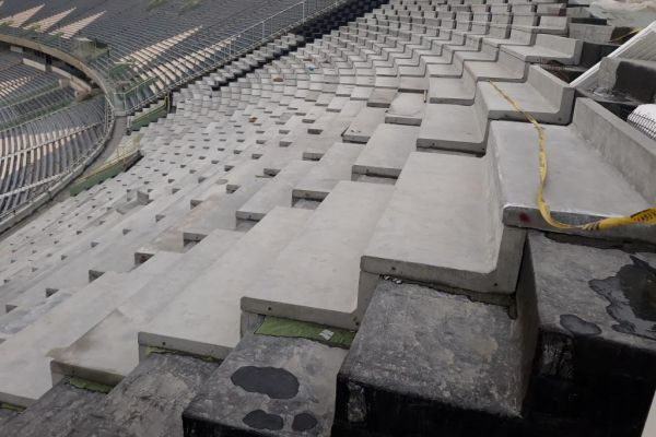  طبقه دوم ورزشگاه آزادی قابل استفاده نیست