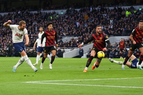 عکس؛ لحظهای که هری کین بهترین گلزن تاریخ باشگاه تاتنهام شد