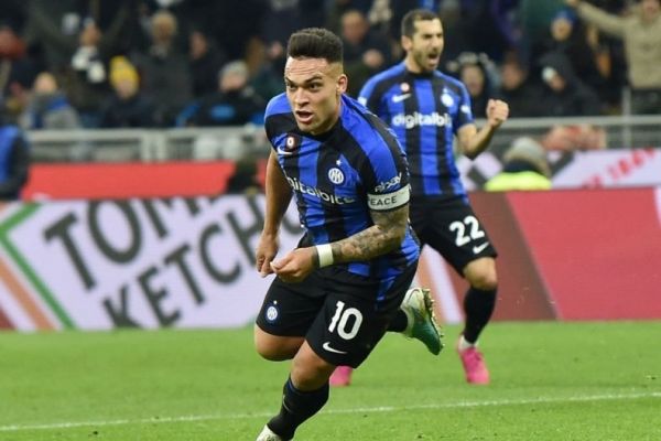  میلان، آبی و مشکی است