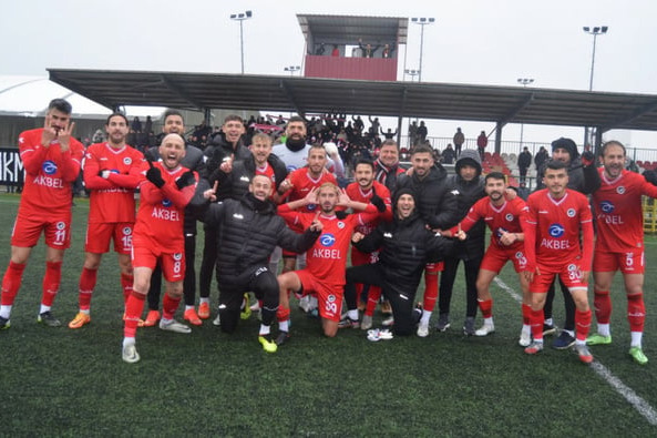 گیر افتادن بازیکنان استقلالاسپور و مالاتیا اسپور زیر آوار زلزله ترکیه